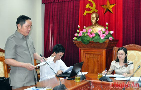 Ông Trần Ngọc Sơn - Phó Chánh tòa án nhân dân tỉnh làm rõ một số nội dung mà HĐND tỉnh quan tâm