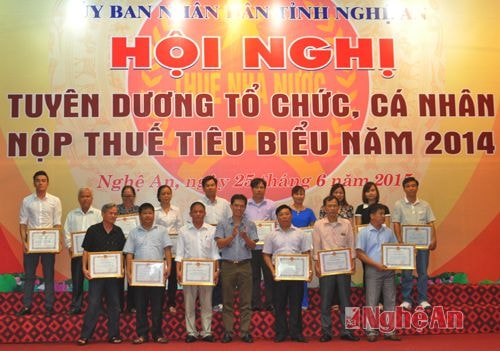 Tặng bằng khen của Cục thuế Nghệ An cho đơn vị, cá nhân nộp thuế tiêu biểu