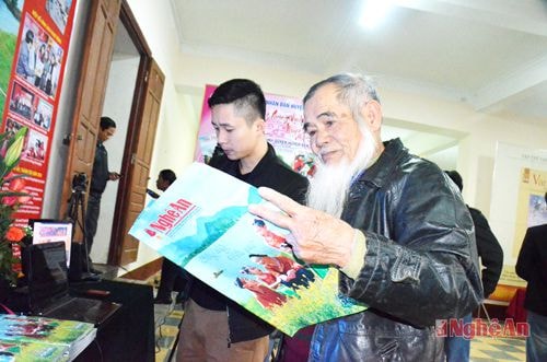 Bạn đọc tại Hội báo Xuân 2015.Ảnh: nguyên khoa