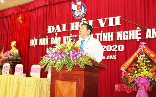 Đồng chí Trần Duy Ngoãn, Chủ tịch Hội Nhà báo Việt Nam tỉnh Nghệ An điều hành bầu Đoàn Chủ tịch