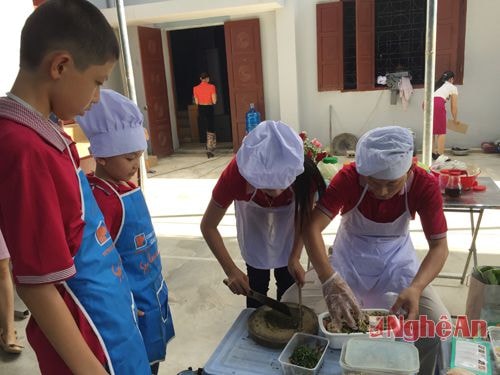  Các gia đình hào hứng tham gia hội thi