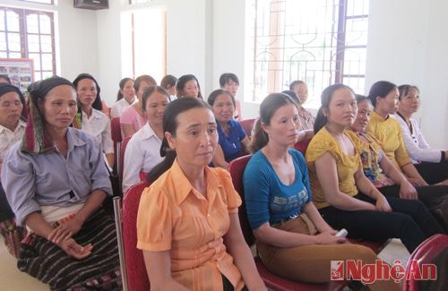 Các gia đình tiêu biểu hạnh phúc trong ngày gặp mặt