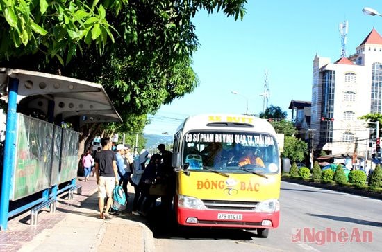 Công ty Thương mại và Xây dựng Đông Bắc tăng mỗi tuyến 5 xe để phục vụ những ngày thi THPT quốc gia.