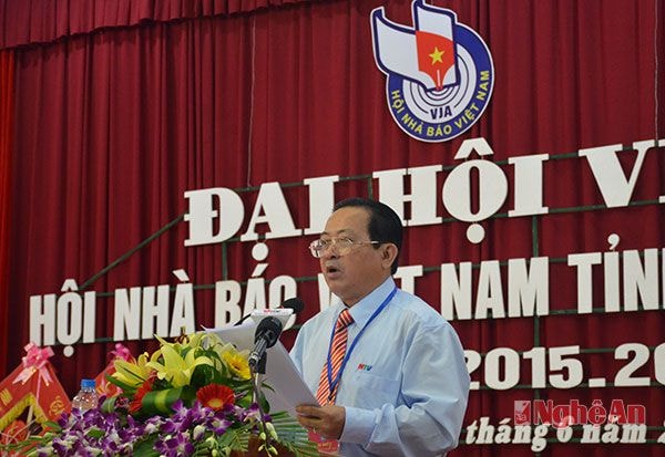 Đồng chí Trần Duy Ngoãn trình bày báo cáo chính trị tại Đai hội