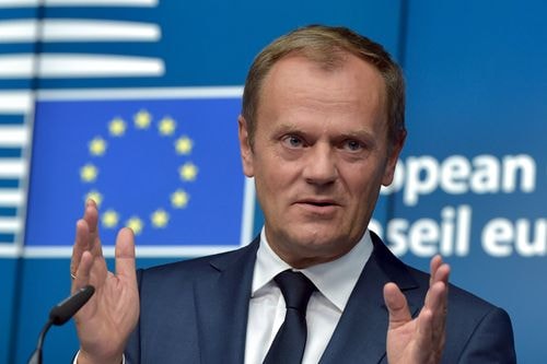  Chủ tịch Hội đồng châu Âu Donald Tusk tổ chức họp báo tại trụ sở cơ quan này sau khi kết thúc phiên họp thượng đỉnh với các lãnh đạo Liên minh châu Âu ở Brussels, Bỉ, hôm qua. Ảnh: Reuters.