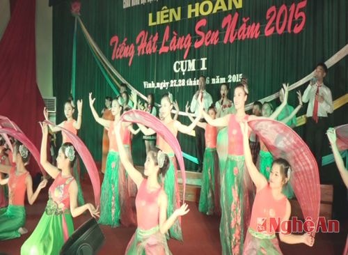 Một tiết mục tham gia Liên hoan tiếng hát làng Sen cum 1 - Thành phố Vinh