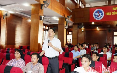 Đại diện các điểm thi đặt câu hỏi liên quan đến kỳ thi
