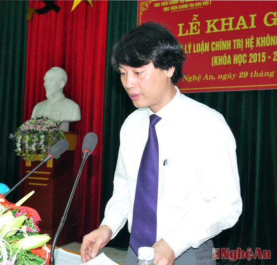 PGS, TS Hoàng Văn Hoan phát biểu chỉ đạo lớp học