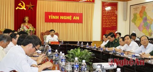 Lãnh đạo tỉnh Nghệ An theo dõi phiên họp