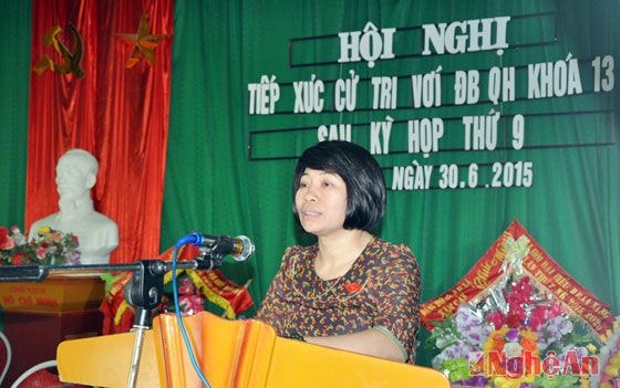 Đồng chí Vi Thị Hương- Đại biểu Quốc hội khóa 13 thông báo với cử tri về chương trình, nội dung kỳ họp Quốc hội khóa 9.