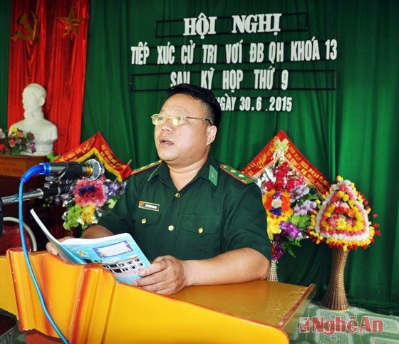 Đại diện Đồn Biên phòng Na Ngoi kiến nghị vấn đề nghiên cứu, quy hoạch phát triển cây dược liệu, tăng nguồn thu nhập cho bà con nhân dân.