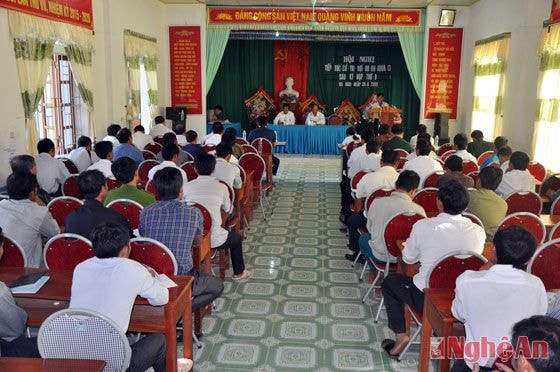 Toàn cảnh buổi tiếp xúc cử tri tại xã Na Ngoi.