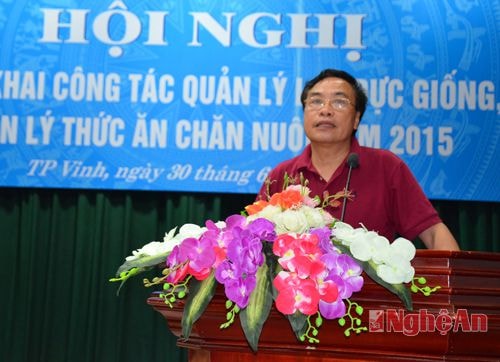 Đồng chí Vi Lưu Bình (phó giám đốc Sở NN&PTNT) khẳng định: Giống và thức ăn chăn nuôi có vai trò đặc biệt quan trọng trong phát triển chăn nuôi. Tuy nhiên thời gian qua, công tác quản lý các vấn đề này trên địa bàn tỉnh ta vẫn còn nhiều bất cập