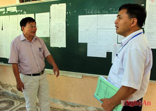 ông Thái Huy Vinh - Phó giám đốc Sở giáo dục và đào tạo nhắc nhở 