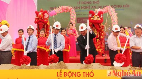 Lãnh đạo tỉnh dự lễ khởi công Nhà máy Tôn Hoa Sen Quỳnh Lập vào tháng 6/2015