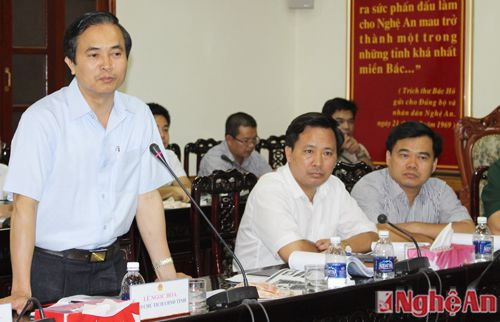 Đồng chí Lê Ngọc Hoa - Phó Chủ tịch UBND tỉnh phát biểu về giải pháp tháo gỡ khó khăn vướng mắc cho nhà đầu tư trong giải phóng mặt bằng.