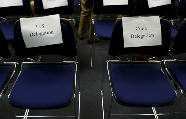 Những chiếc ghế được chuẩn bị trước một buổi họp báo tại Washington, sau vòng đàm phán thứ 4 giữa Mỹ và Cuba nhằm tái thiết các quan hệ ngoại giao và mở lại các đại sứ quán hôm 22/5. Ảnh: Reuters.