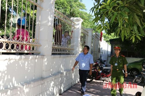 Lực lương an ninh làm nhiệm vụ tại điểm thi