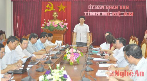 Đồng chí Lê Xuân Đại - Ủy viên Ban thường vụ tỉnh ủy, Phó chủ tịch Thường trực UBND Tỉnh Nghệ An, chủ trì tại hội nghị