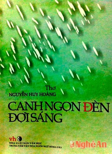 Bìa sách “Canh ngọn đèn đợi sáng” - tên tập thơ gói trọn cuộc đời cay đắng của người cha mất con.