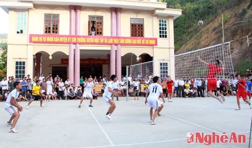 Giải bóng chuyền chào mừng Đại hội Đảng bộ huyện Kỳ Sơn lần thứ XXII đã đi đến trận chung kết vào ngày 1/7 vừa qua.