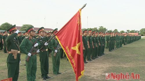 Các học viên duyệt đội ngũ trong lễ khai giảng