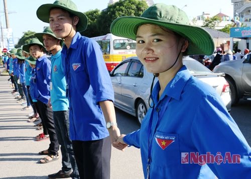 Từ những ngày thi đầu tiên, rất nhiều tuyến đường ở thành phố Vinh xuất hiện những hàng rào 