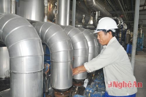 Kiểm tra dây chuyền thiết bị tại nhà máy bia Hà Nội (KCN Nam Cấm)