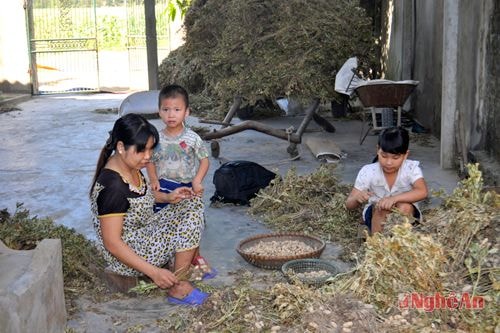 Những đồ dùng mất an toàn với trẻ nhỏ không được sắp xếp đúng cách trong ngôi nhà an toàn của anh chị Doãn Hữu Lý - Hoàng Thi Hằng ở xóm Thái Hòa, xã Nghi Thái (Nghi Lộc).