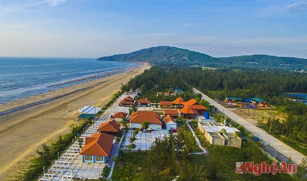 Núi Rồng nhìn từ Khu Resort Biển Quỳnh