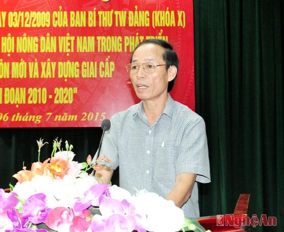 Đồng chí Nguyễn Duy Thủy - Bí thư Huyện ủy Tân Kỳ tham luận tại hội nghị khẳng định vai trò của cấp ủy, chính quyền trong việc tạo điều kiện để Hội Nông dân hoạt động ở Tân Kỳ