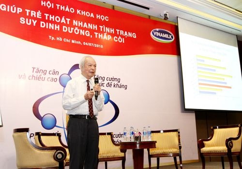 Giáo sư - Tiến sĩ Nguyễn Công Khanh, Chủ tịch Hội Nhi khoa Việt Nam chia sẻ tại hội thảo