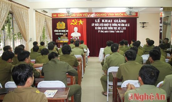 Toàn cảnh khai giảng lớp huấn luyện nghiệp vụ cho Công an xã