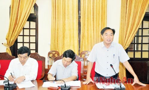 Đồng chí Trần Công Dương- Ủy viên BTV, Chánh Văn phòng Tỉnh ủy đề nghị các ban Đảng và Văn phòng quan tâm giải quyết đơn thư của công dân