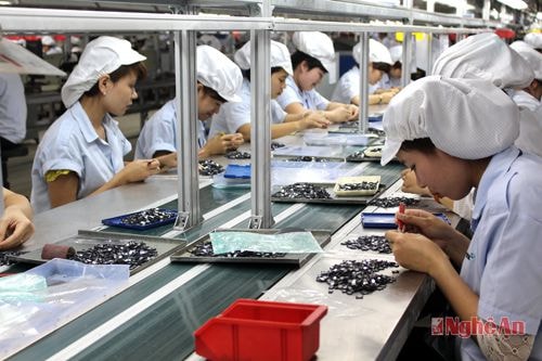 Sản xuất linh kiện điện tử tại Nhà máy BSE (Khu kinh tế Đông Nam).