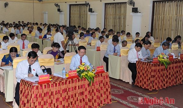 Các đại biểu tham dự kỳ họp