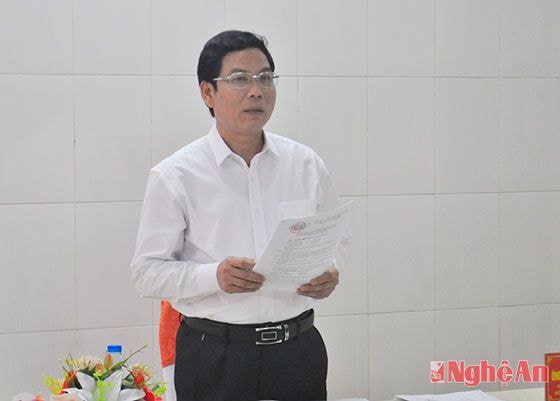 Đại biểu Nguyễn Bằng Toàn (huyện Nghi Lộc) chủ trì thảo luận tại tổ 8