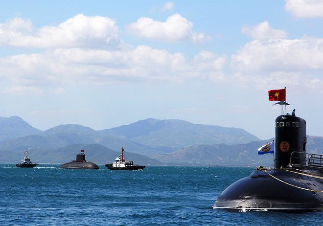 Thông tin này được TTXVN dẫn nguồn tin quân sự Nga cho biết. Theo đó, bản hợp đồng phụ này có trị giá lên tới 4 tỷ USD. Cụ thể, Nga sẽ huấn luyện thủy thủ tàu ngầm, xây dựng cơ sở hạ tầng và cung cấp các thiết bị cần thiết cho Việt Nam.