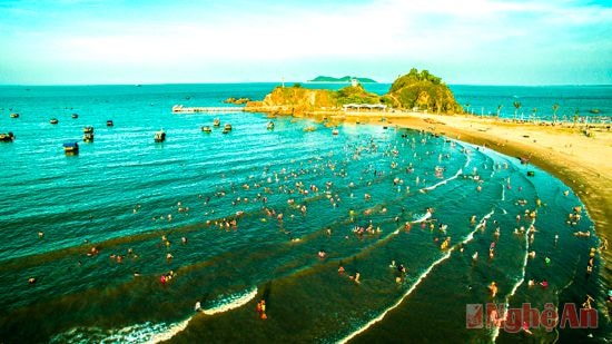Biển Cửa Lò  nhìn từ trên cao. Ảnh: Sỹ Minh