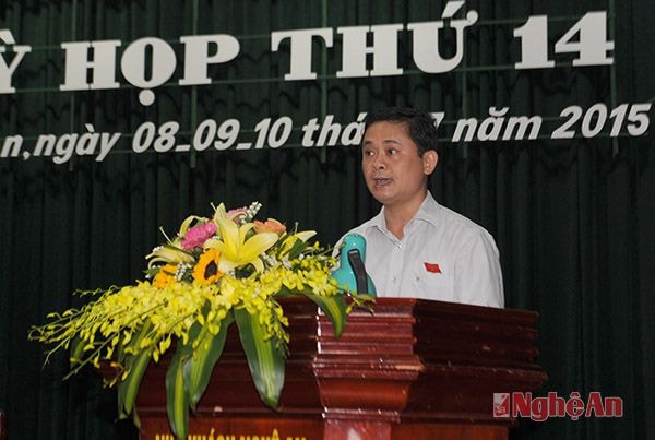 Đại biểu Thái Thanh Quý - Thư ký kỳ họp báo cáo tổng hợp ý kiến của các đại biểu HĐND tỉnh tại phiên thảo luận