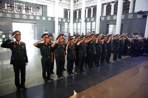 Đoàn đại biểu Tổng Cục Chính trị đến viếng.