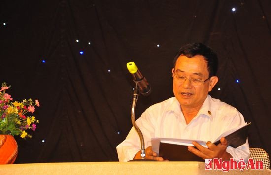 Ông Đặng Văn Phong, PTV Đài TT phường Hà Huy Tập thể hiện phần thi phát thanh gtrực tiếp của mình. Ông là người nhiều tuổi nhất của phần thi này, đông thời cũng là người được nhận giải Nhất