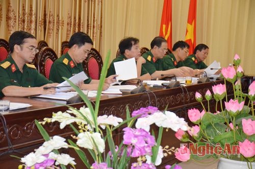 Lãnh đạo các phòng, ban Bộ CHQS tỉnh tham dự buổi họp báo