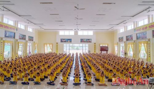  Hơn 1.000 thanh thiếu niên tham dự khóa tu