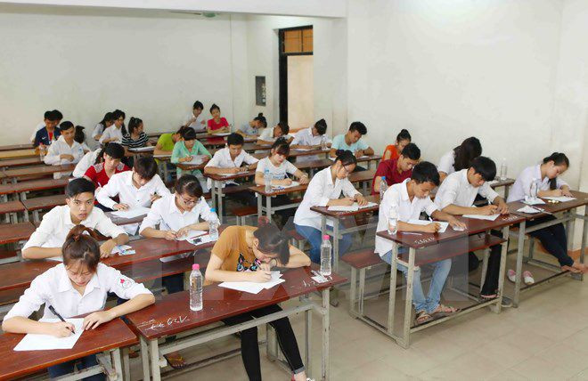 Thí sinh thi môn Lịch sử tại Cụm thi số 5 Trường Đại học Công nghiệp Hà Nội. Ảnh: TTXVN