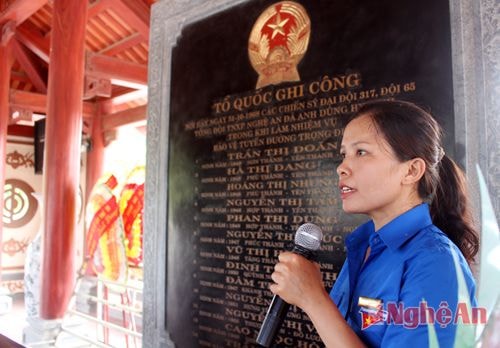 Thuyết minh viên Khu di tích Truông Bồn.