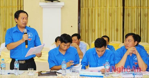hàngĐồng chí Lê Minh Giang - Phó Bí thư Đoàn trường Đại học Vinh đề xuất chỉ tiêu cứng đối với danh sách khen thưởng hằng năm đối với cơ sở đoàn là các trường đại học trên địa bàn tỉnh