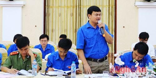 Đồng chí Nguyễn Đình Thuận - Bí thư huyện Đoàn Quế Phong đề xuất việc đổi mới cách thức tổ chức và nội dung các cuộc thi văn hóa - văn nghệ