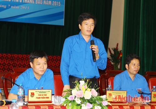 Đồng chí Nguyễn Đình Hùng giải trình các đề xuất kiến nghị của cán bộ đoàn các cấp