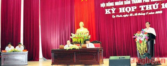 Chủ tọa điều hành kỳ họp